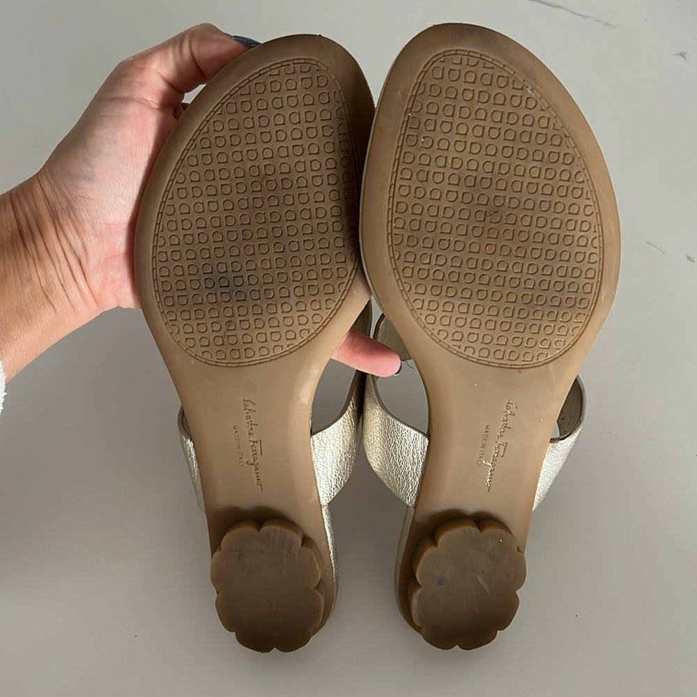 Salvatore Ferragamo GOLD/METALLIC THONGS SANDAL - Picture 8 of 14